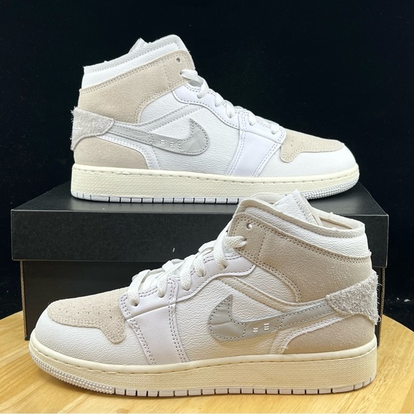 Jordan 1 mid SE Craft White/ Orewood grey- FB9142-120 Size 6Y/ 7.5 W